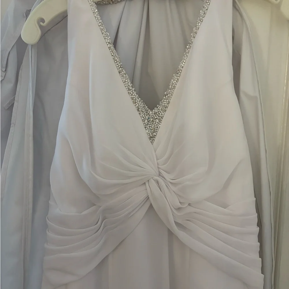 Elegant White Halter Wedding Dress – David’s Bridal – Size 16 - Picture 8 of 8